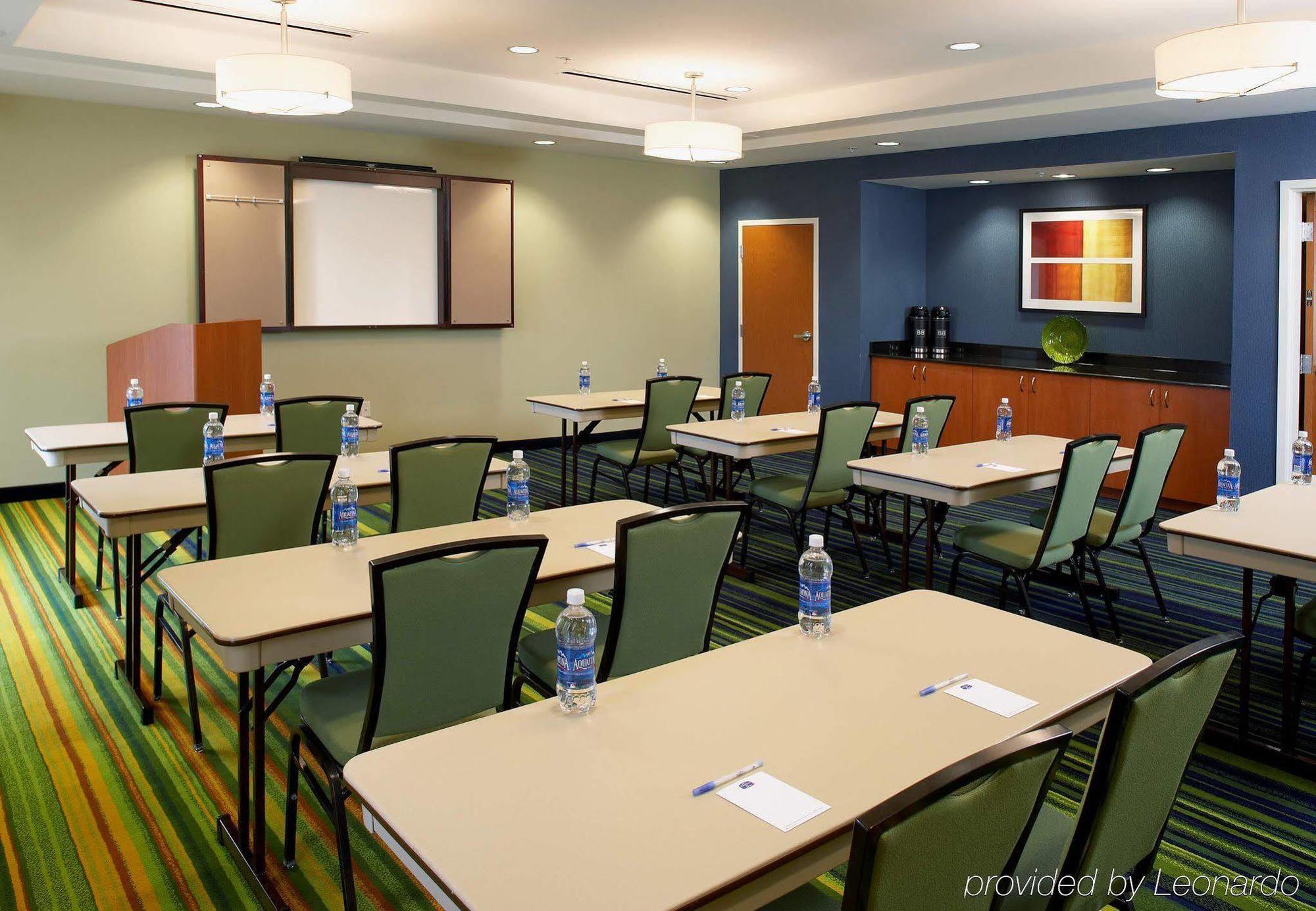 Fairfield Inn & Suites By Marriott Cumberland Einrichtungen foto